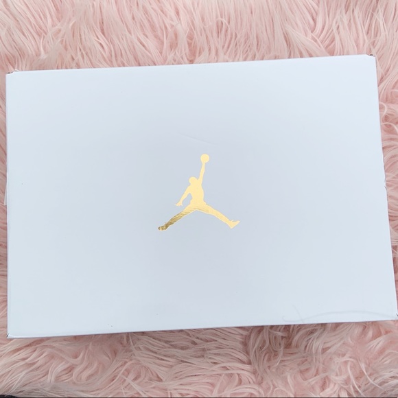 New Women’s Jordan 1 Low Sneakers - Picture 6 of 12
